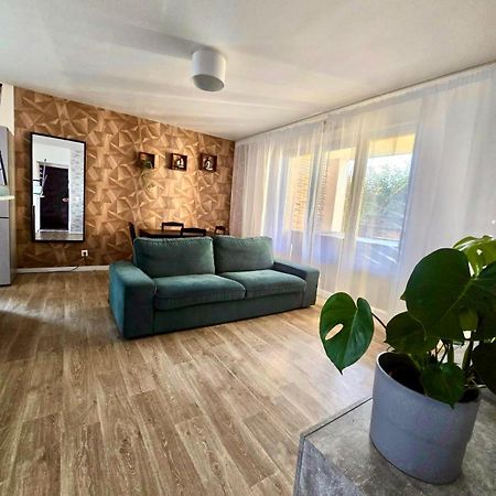 Appartement Rez De Chaussee Avec Parking Prive Orleans Exterior photo