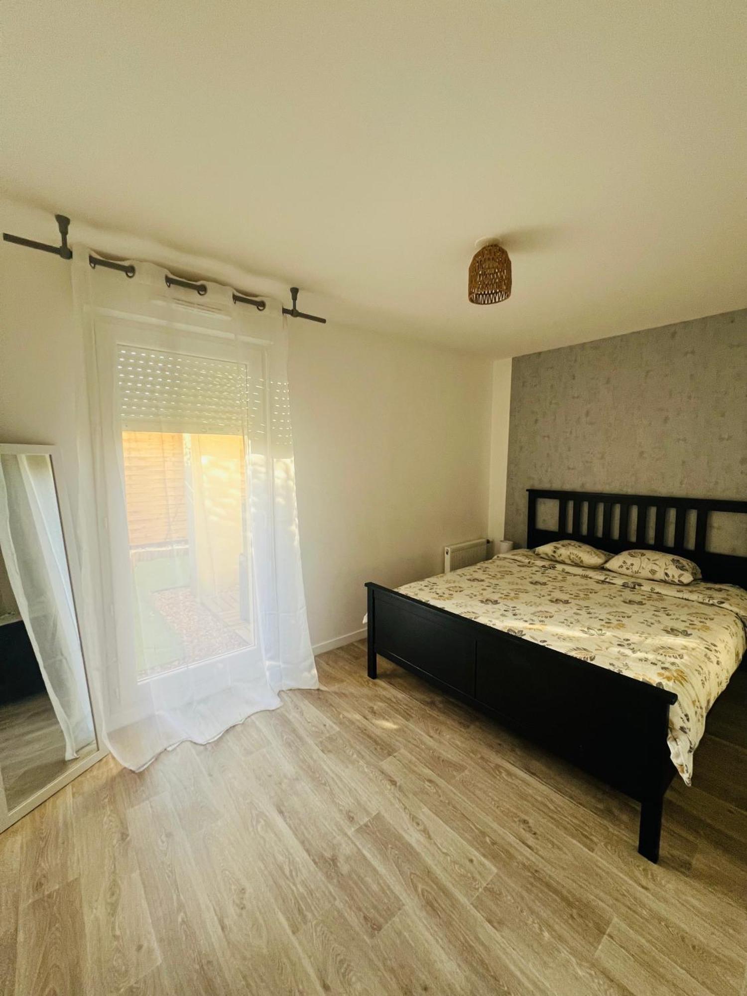 Appartement Rez De Chaussee Avec Parking Prive Orleans Exterior photo
