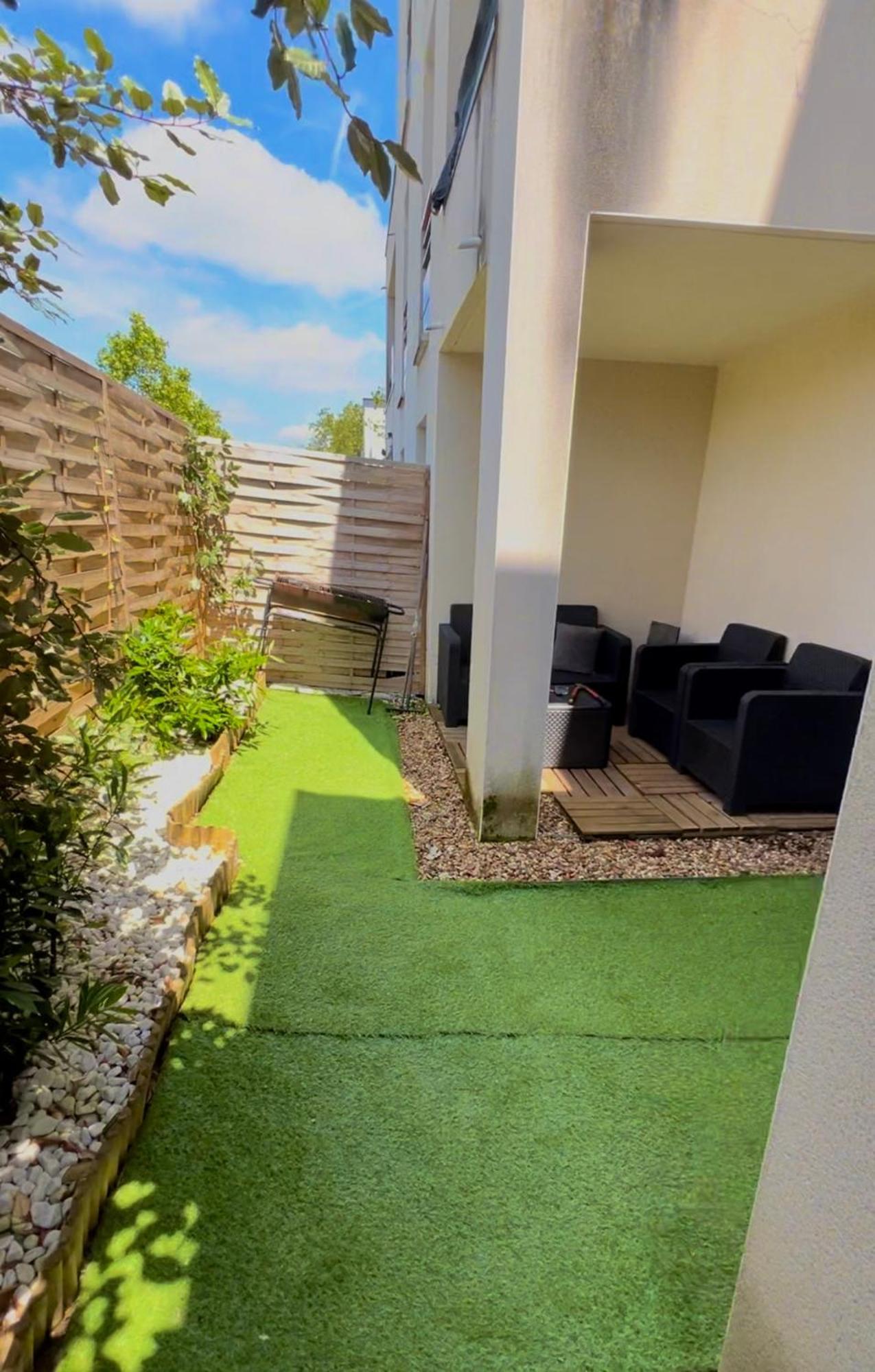 Appartement Rez De Chaussee Avec Parking Prive Orleans Exterior photo