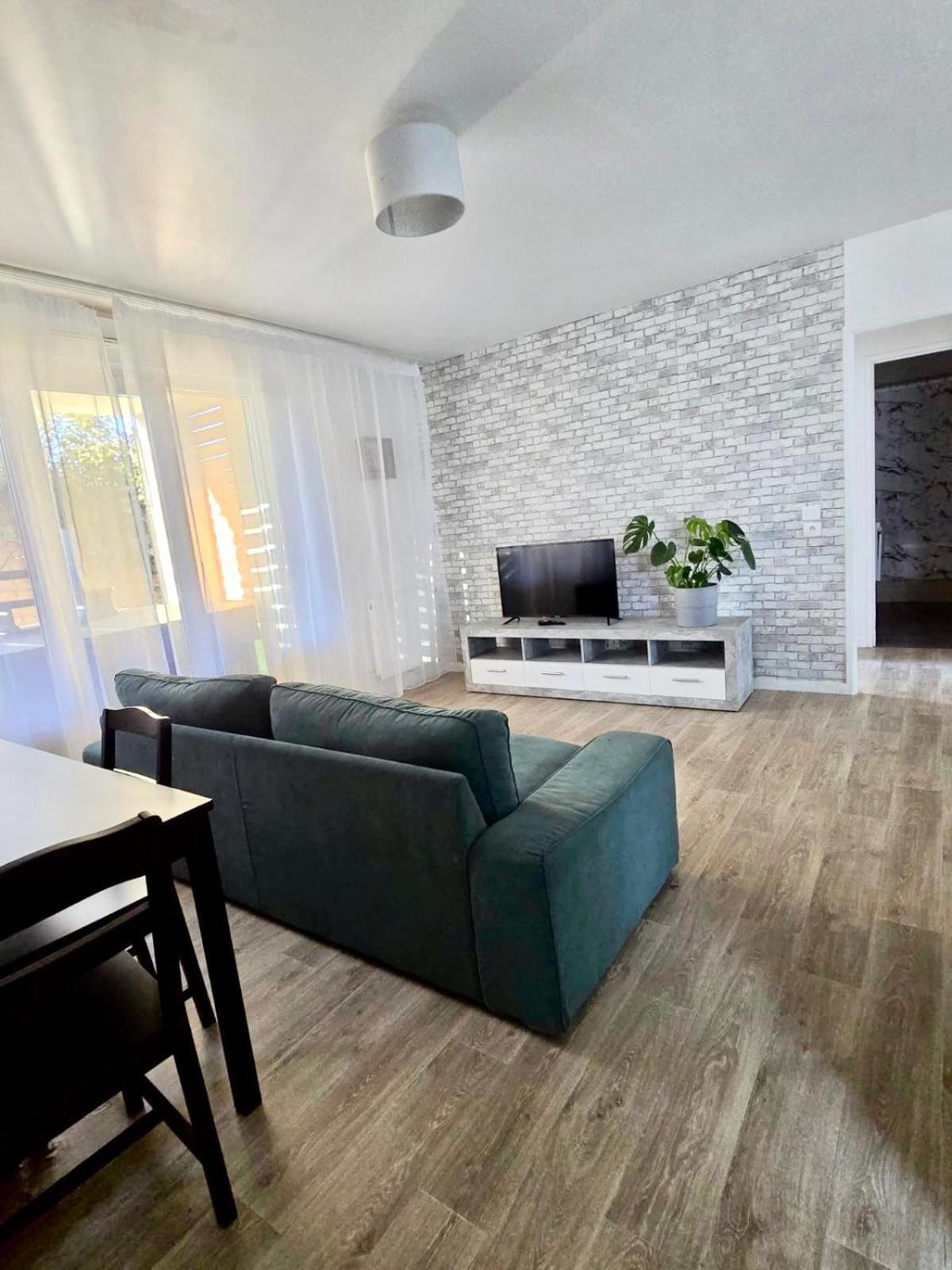 Appartement Rez De Chaussee Avec Parking Prive Orleans Exterior photo