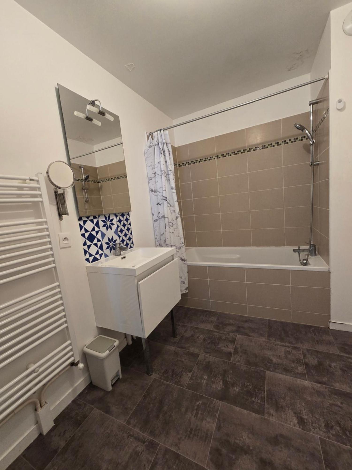 Appartement Rez De Chaussee Avec Parking Prive Orleans Exterior photo